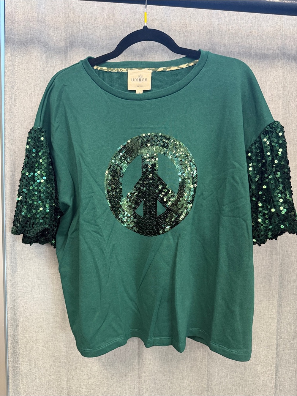 Umgee Green Sequin Peace Sign Short Sleeve Tee